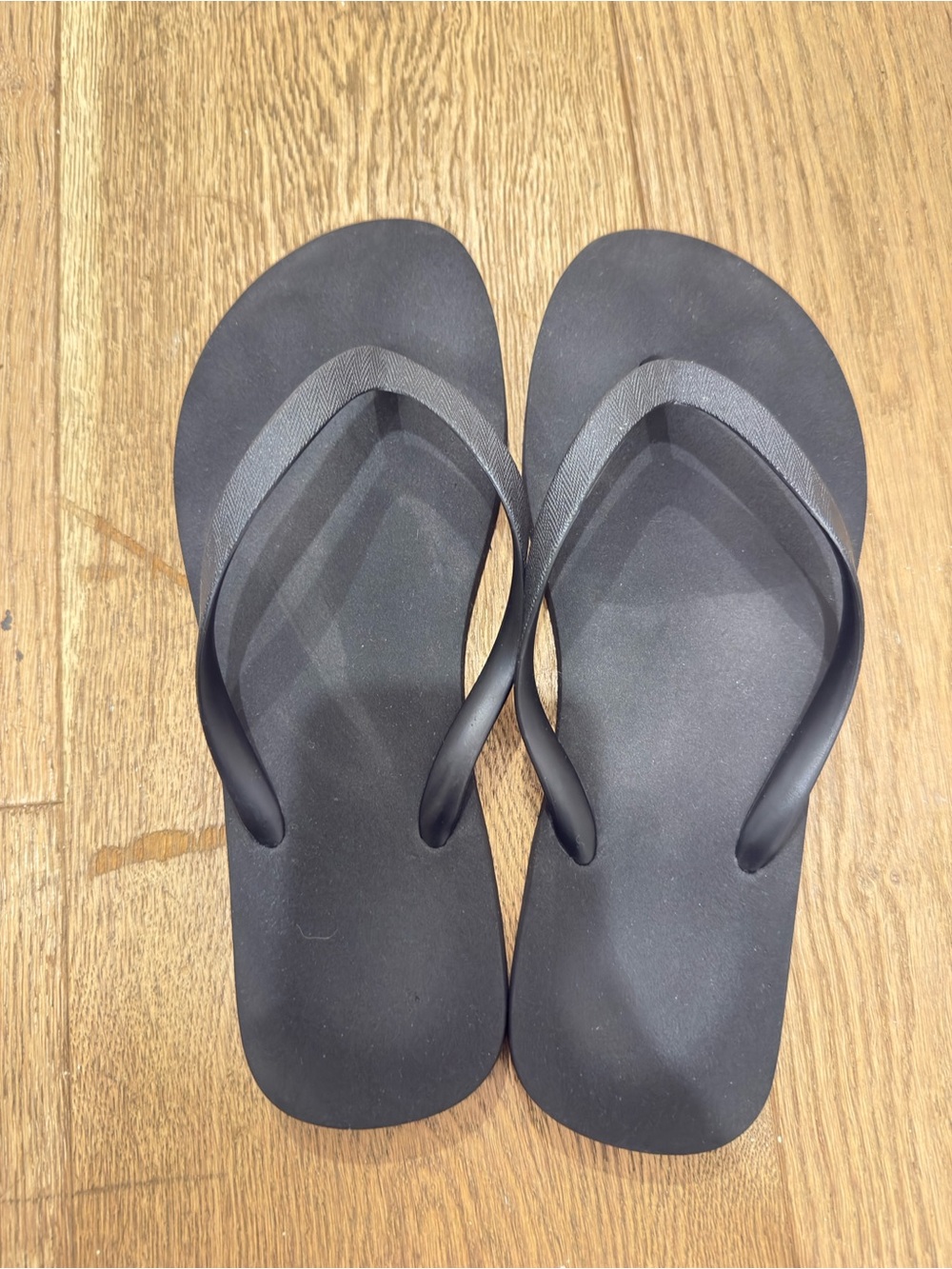 Women's Black Minimalist Flip Flop Sandals